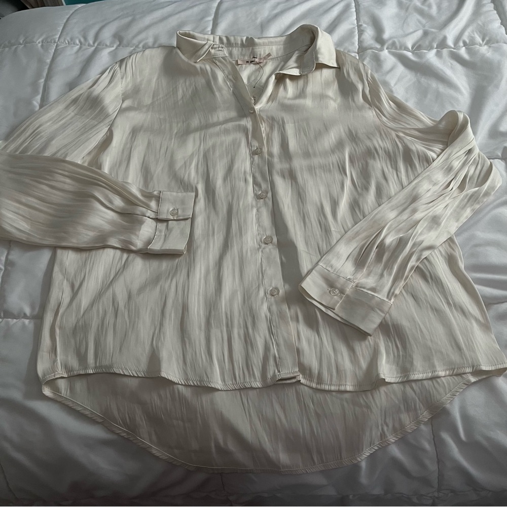 2/$15 NWT MI AMI ivory silky button down